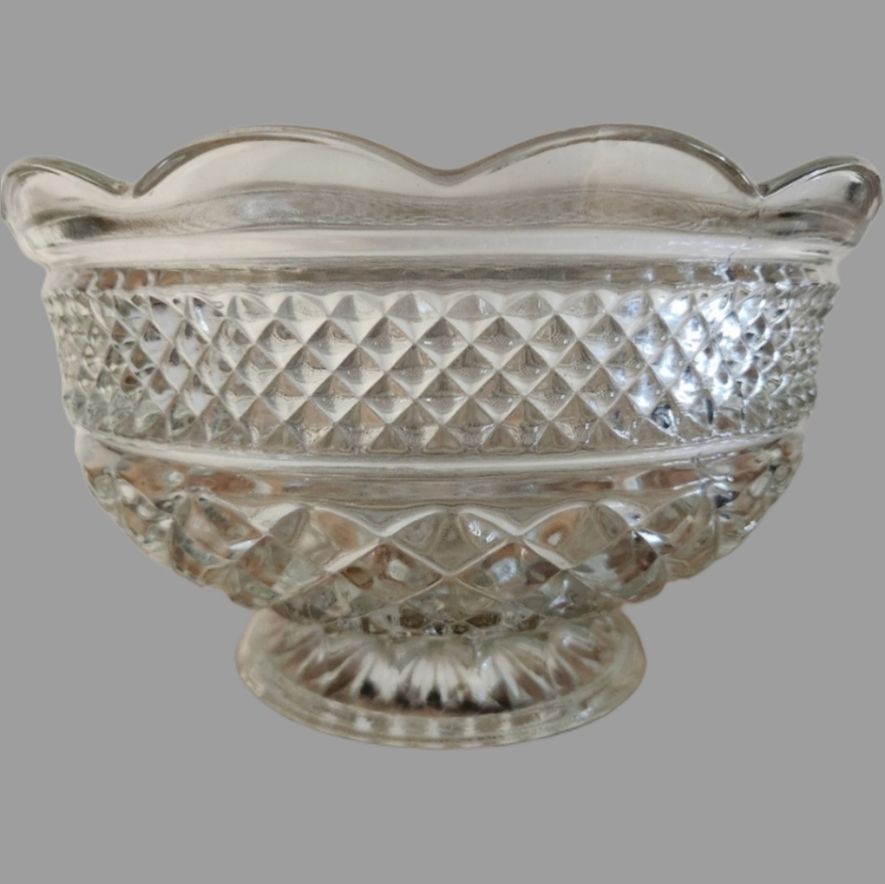 Anchor Hocking Crystal Wexford Footed Fruit Bowl Diamond Pattern Scalloped Edge